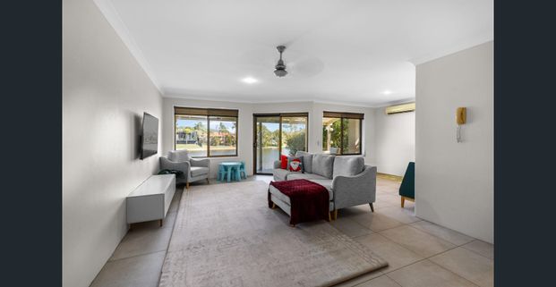 Low Maintenance Waterfront Villa in the Heart of Burleigh - Photo 1