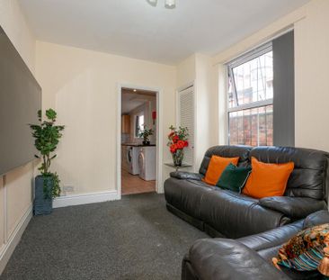 5 bedroom end of terrace house to rent - Photo 1