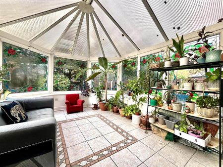 5 bedroom detached house to rent - Photo 4