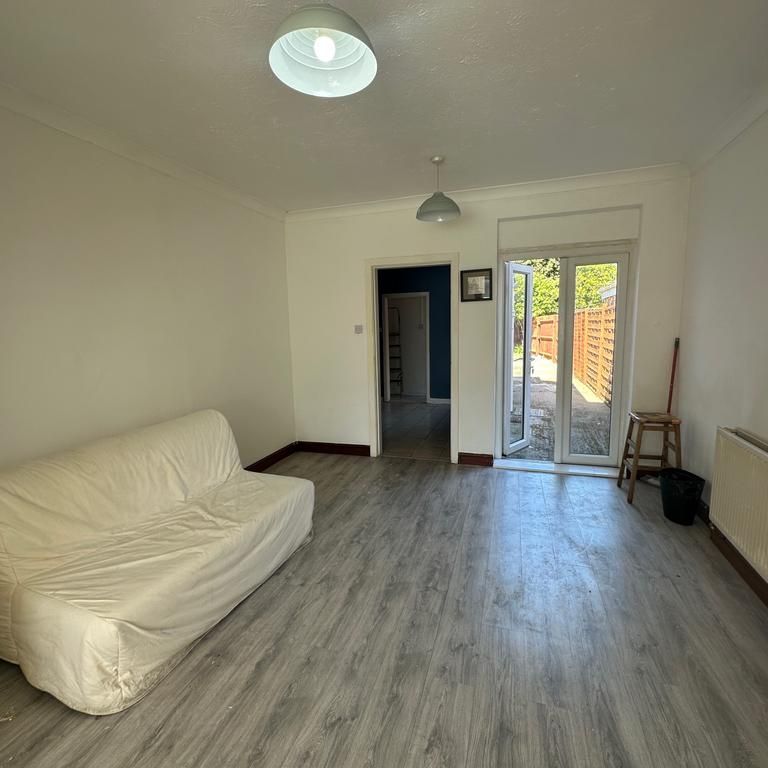 3 bedroom semi-detached house to rent - Photo 1