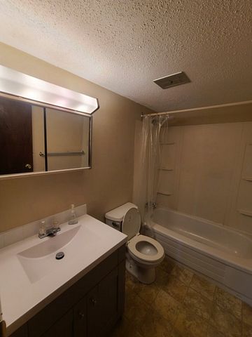 Pet Friendly 2 Bedroom, 1 Bathroom Apartment - Photo 3