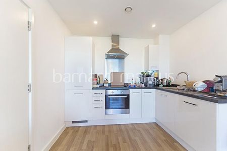 56 Bloemfontein Road, London - Photo 2