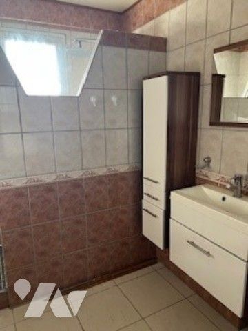 SAINT CLAIR SUR LES MONTS, maison de plain pied d'~85m² avec jardin, trois chambres et garage. - Photo 5