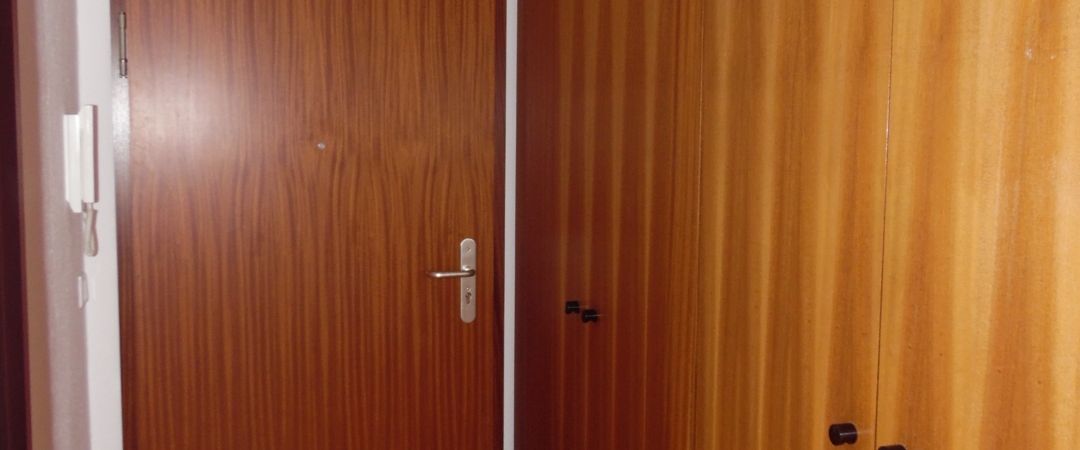 Geräumige 2-Raum-Dachgeschosswohnung mit Wannenbad in Uninähe! - Photo 1