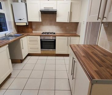 3 bedroom end of terrace house to rent - Photo 1