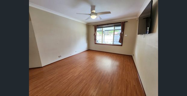 Huge Home in Quiet Location! - Photo 1