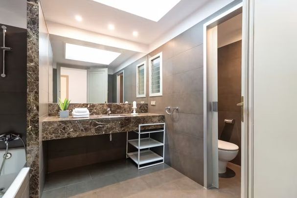 Carrer de Balmes, Barcelona, Catalonia - Photo 1