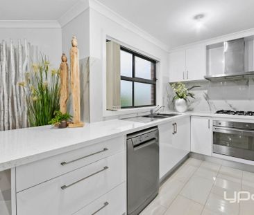 MODERN & CLOSE TO THE STATION - Photo 2