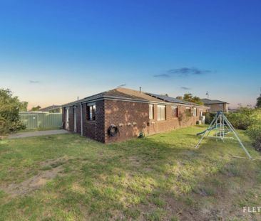 Spacious Family Home in Wyndham Vale - Photo 3