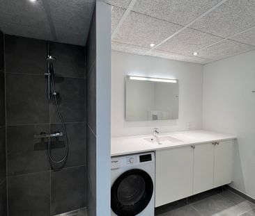 HØJT TIL LOFTET OG GOD PLADS. - Foto 2