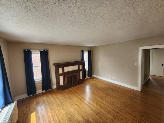 For Lease - 4865 SIMCOE Street, Niagara Falls, Ontario - Photo 1