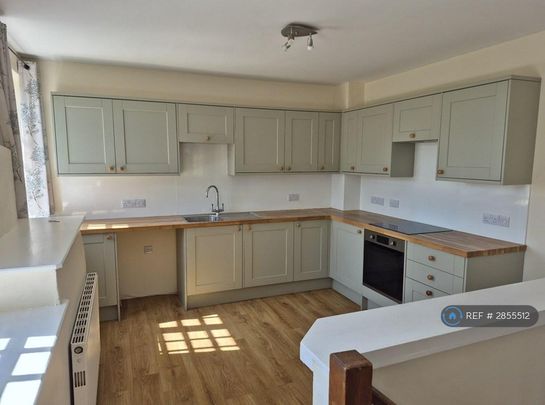 3 bedroom end of terrace house to rent - Photo 1