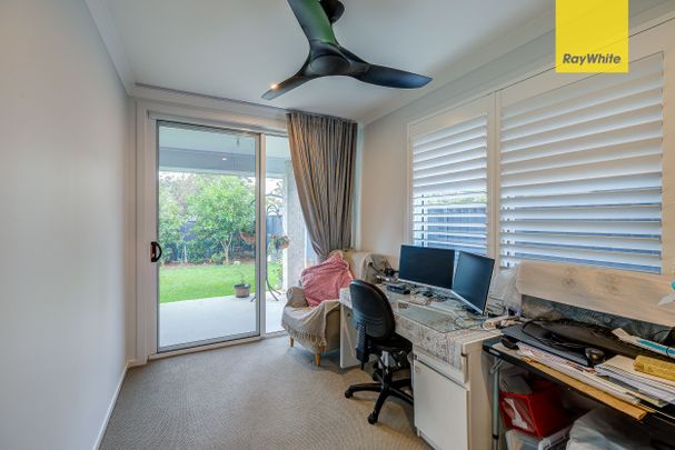 Executive 5-Bedroom Designer Home, Premium Location, Luxury Finishes, EV Charger, Ducted Air, Solar, CCTV - Photo 1