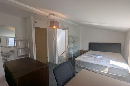 5 bedroom terraced house to rent - Photo 4