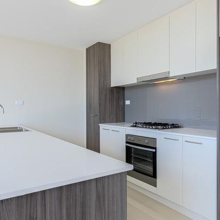Spacious 2 bedroom Apartment with 2 Car Spaces!! - Photo 3