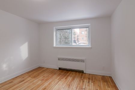 4585 Av. Dupuis - Photo 5