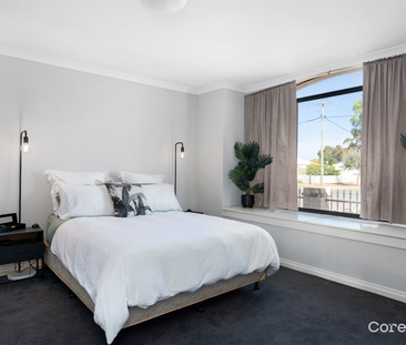 Centrally located unit! - Photo 2