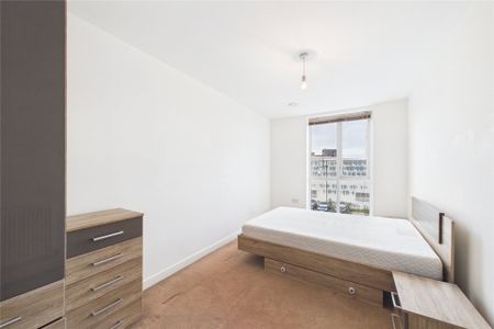 2 bedroom in Oscar Wilde Road, Reading - Photo 4