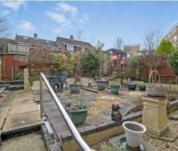 3 Bed Terraced House, Meggeson Avenue, SO18 - Photo 6