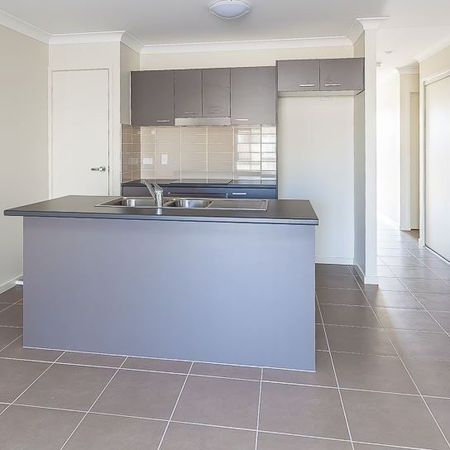 Neat 3 Bedroom Duplex in Sought After Location - Photo 3