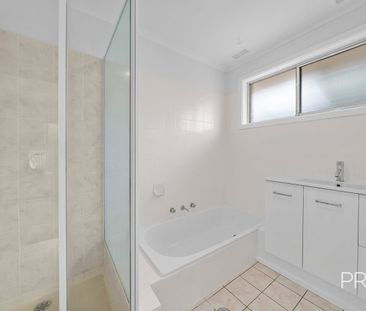 3 Undurra Drive, Glenfield - Photo 2