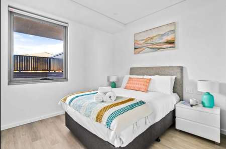 Tailored for professionals seeking space, style & security - short term rental available, minimum 3 months, Fully furnished - Photo 4