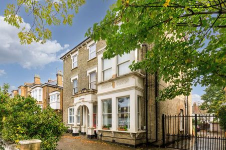 Attractive period conversion property with charm and character located on a popular, tree-lined street. - Photo 3