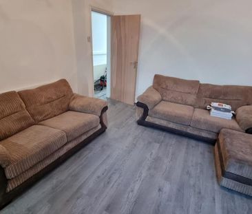 4 bedroom terraced house to rent - Photo 2