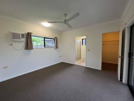 LARGE FAMILY HOME IN QUITE CLOSE - Photo 5