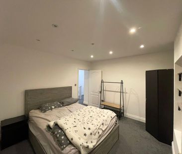 4 bedroom end of terrace house to rent - Photo 4