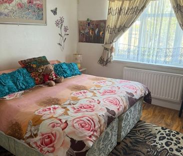 Room in a Shared House, Cairnfield Avenue, NW2 - Photo 3