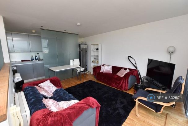 2 bedroom flat to rent - Photo 1