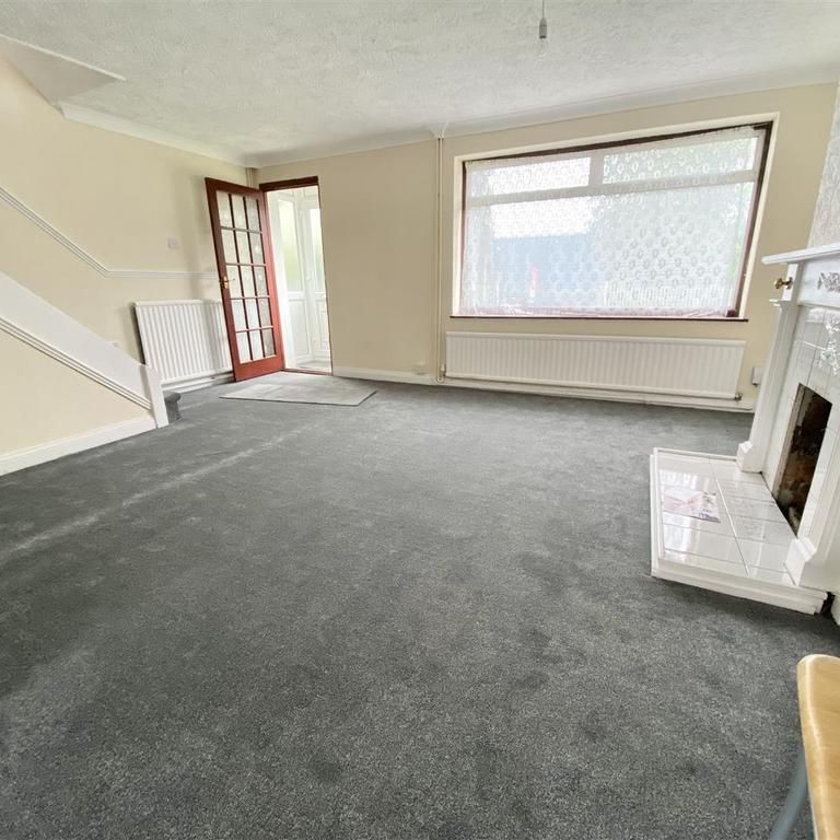 3 bedroom semi-detached house to rent - Photo 1