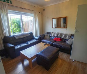 6 Bedroom House To Rent in Charminster - £3,300 pcm Tenancy Info - Photo 6