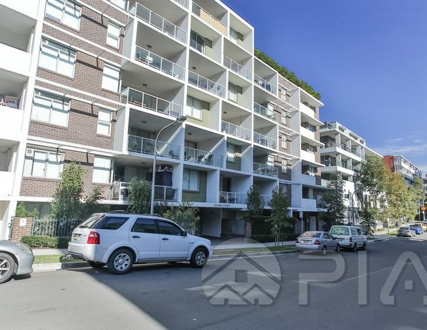 Superb two bedroom apartment in the heart of Mascot - Photo 1