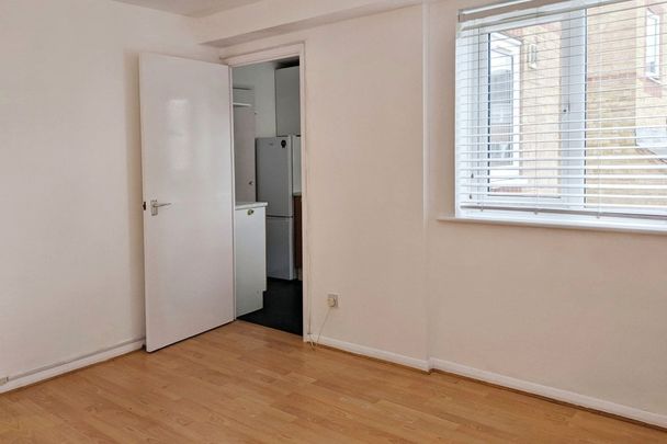 Mullards Close, MITCHAM - Photo 1