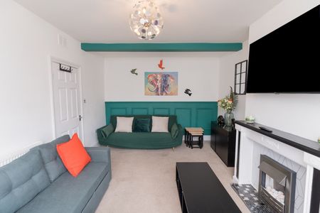 3 Bed Semi-Detached House, Sandhurst Road, LE3 - Photo 2