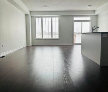 10 REIGATE AVENUE - Photo 1