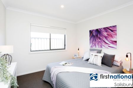 Modern Lifestyle Living - Photo 4