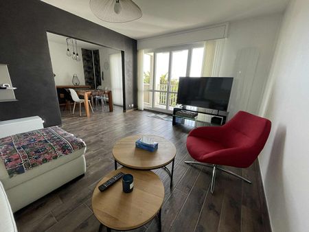 Location Appartement 3 pièces 73m² LA ROCHELLE 17000 - Photo 2