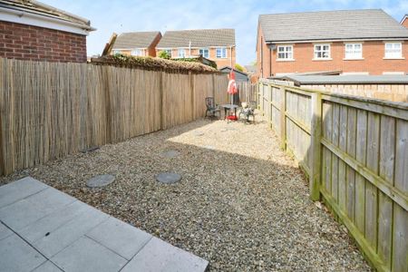 2 bedroom semi-detached house to rent - Photo 4