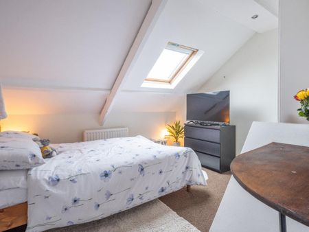 6 bedroom terraced house to rent - Photo 4