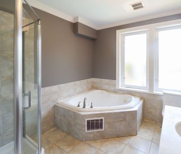 For Lease - 130 Mayfield Drive, Oakville, Ontario - Photo 4