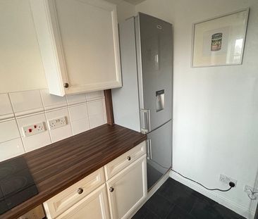 1 Bed Flat, Lucas Gardens, N2 - Photo 2