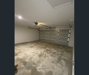 Coastal Meets Lakeside – Stunning New 4-Bedroom Home - Photo 4