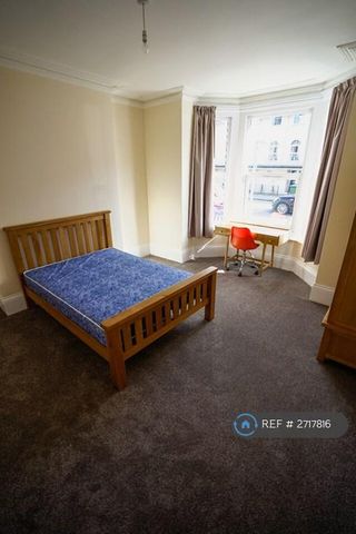 1 bedroom in a house share to rent - Photo 2