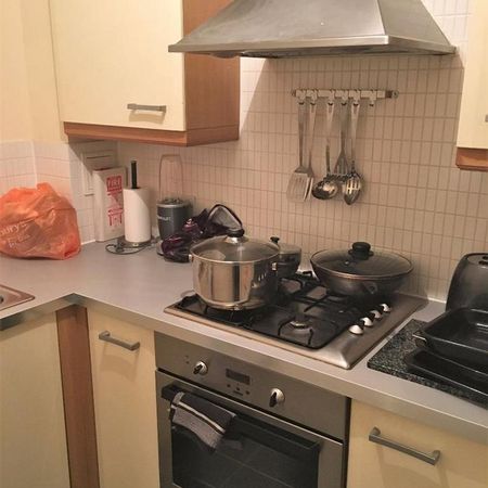 1 bedroom in a house share to rent - Photo 3