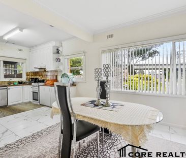 Spacious & Stylish Family Living in the Heart of Pakenham - Photo 3