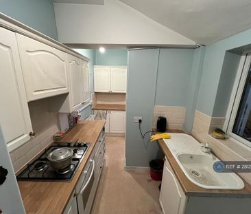 3 bedroom terraced house to rent - Photo 6