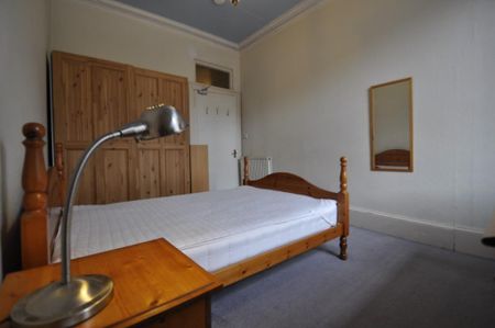 4 bedroom flat to rent - Photo 4